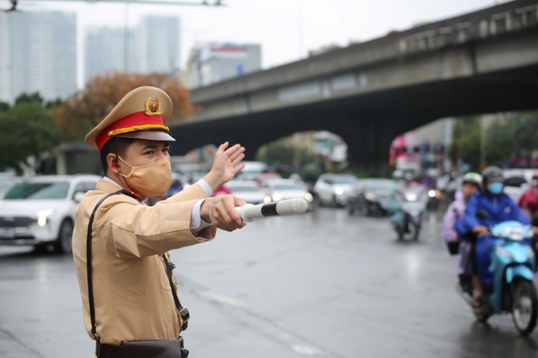 Giao thông Hà Nội ngày cuối kỳ nghỉ Tết: Cửa ngõ tăng lưu lượng, nội thành thông thoáng- Ảnh 1.