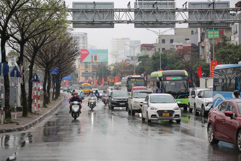 Giao thông Hà Nội ngày cuối kỳ nghỉ Tết: Cửa ngõ tăng lưu lượng, nội thành thông thoáng- Ảnh 2.