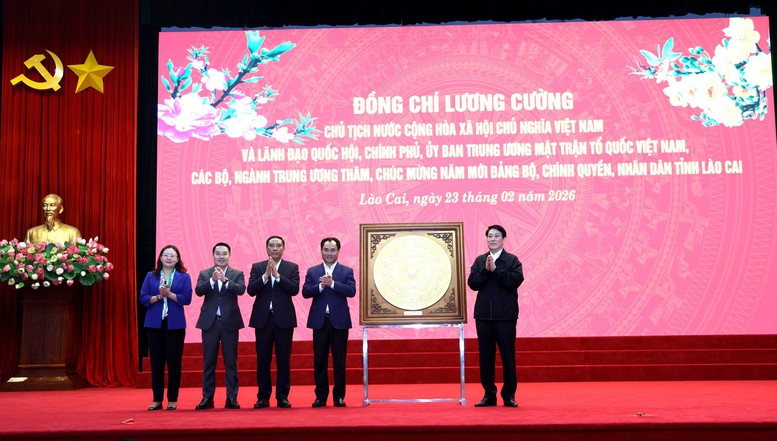 Chủ tịch nước Lương Cường thăm, chúc Tết Đảng bộ, chính quyền, nhân dân tỉnh Lào Cai- Ảnh 1.