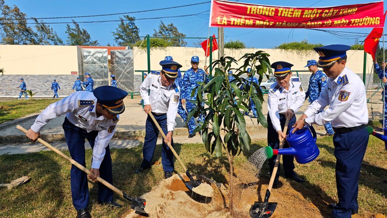 Sôi nổi hoạt động Tết trồng cây tại miền Trung- Ảnh 2.