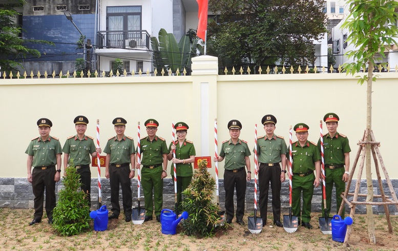 Sôi nổi hoạt động Tết trồng cây tại miền Trung- Ảnh 3.