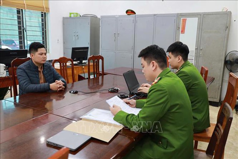 Khởi tố, bắt tạm giam lái tàu trong vụ chìm tàu ở hồ Thác Bà- Ảnh 1. Khởi tố, bắt tạm giam lái tàu trong vụ chìm tàu ở hồ Thác Bà- Ảnh 1.