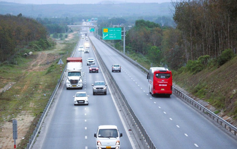 Bộ Xây dựng: Chuyển hướng quản lý từ cấp phép sang hậu kiểm- Ảnh 1. Bộ Xây dựng: Chuyển hướng quản lý từ cấp phép sang hậu kiểm- Ảnh 1.