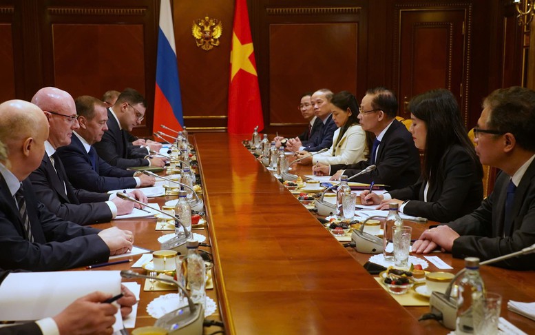 Đặc phái viên của Tổng Bí thư Tô Lâm hội kiến Chủ tịch Đảng Nước Nga Thống nhất và Chủ tịch Đảng Cộng sản LB Nga