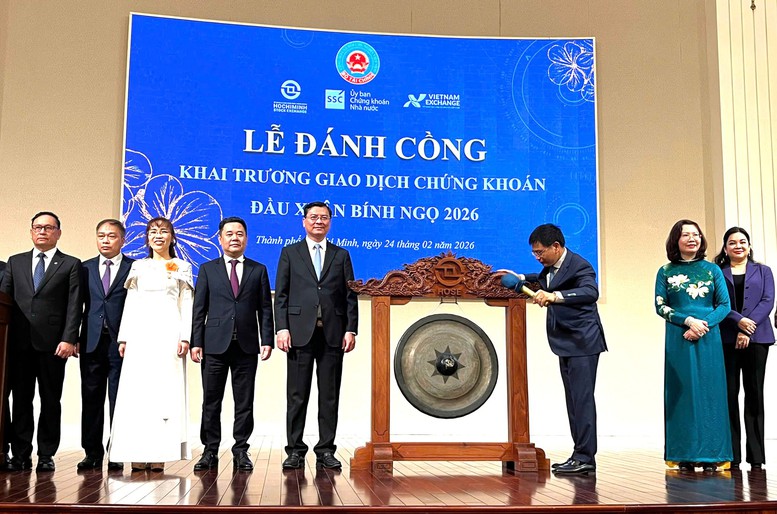 Đánh cồng Khai trương giao dịch Xuân Bính Ngọ 2026 tại Sở Giao dịch Chứng khoán TPHCM- Ảnh 1.