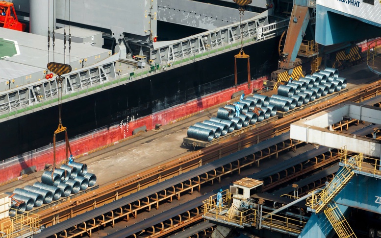 Kỷ lục 25.000 tấn thép xuất hành đầu xuân, nhà máy Hòa Phát 'đỏ lửa' xuyên Tết