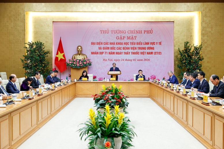 Thủ tướng: 'Giữ trọn y đức - Vững vàng y thuật – Nâng tầm y lý - Vượt qua nghịch cảnh – Tất cả vì dân'- Ảnh 3. Thủ tướng: 'Giữ trọn y đức - Vững vàng y thuật – Nâng tầm y lý - Vượt qua nghịch cảnh – Tất cả vì dân'- Ảnh 3.