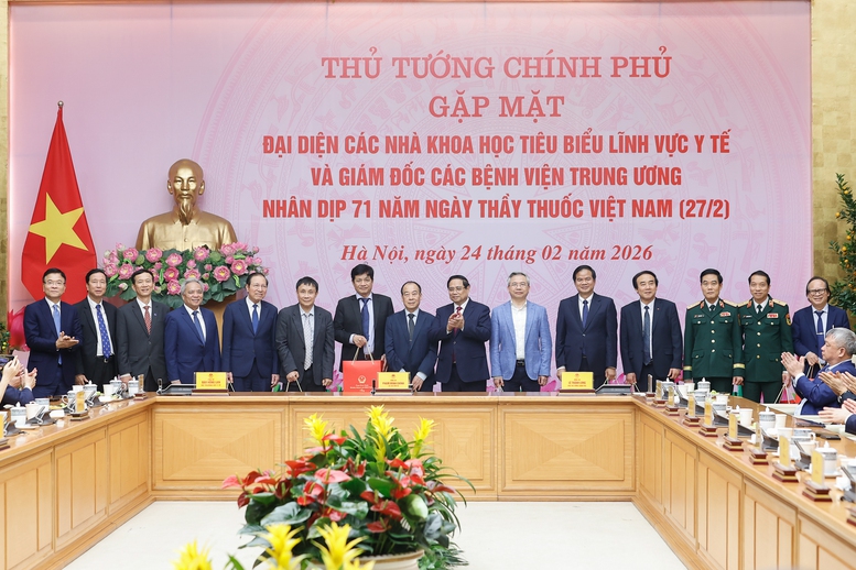Thủ tướng: 'Giữ trọn y đức - Vững vàng y thuật – Nâng tầm y lý - Vượt qua nghịch cảnh – Tất cả vì dân'- Ảnh 5. Thủ tướng: 'Giữ trọn y đức - Vững vàng y thuật – Nâng tầm y lý - Vượt qua nghịch cảnh – Tất cả vì dân'- Ảnh 5.