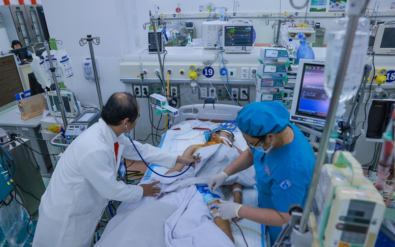 'Những thiên thần áo trắng' lặng thầm giành lại sự sống cho người bệnh