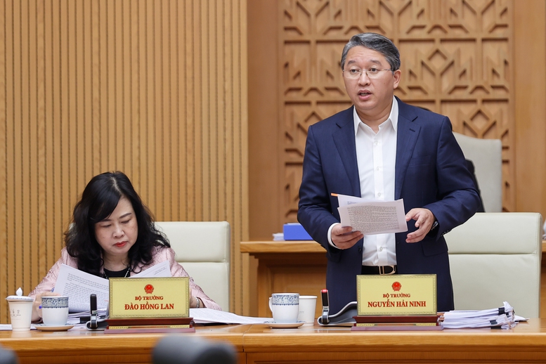 Thủ tướng: Xây dựng luật phải phân cấp, phân quyền tối đa và cắt giảm mọi thủ tục rườm rà- Ảnh 7.