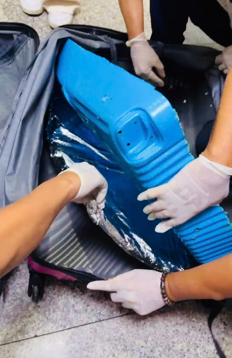 Triệt phá vụ vận chuyển cocain qua đường hàng không- Ảnh 1.