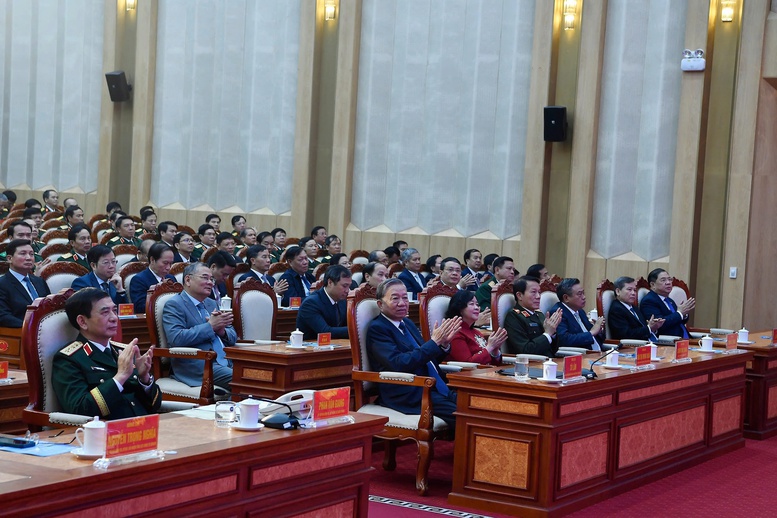 Xây dựng thế trận quốc phòng toàn dân và 'thế trận lòng dân' trên biển ngày càng vững chắc- Ảnh 2. Xây dựng thế trận quốc phòng toàn dân và 'thế trận lòng dân' trên biển ngày càng vững chắc- Ảnh 2.