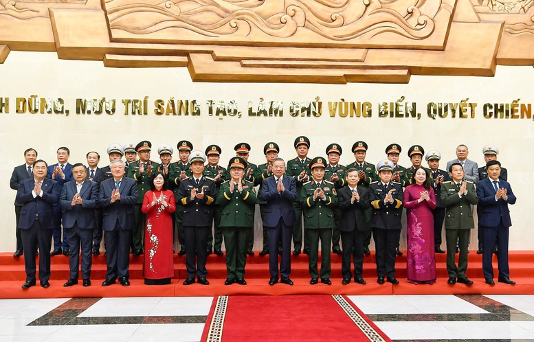 Xây dựng thế trận quốc phòng toàn dân và 'thế trận lòng dân' trên biển ngày càng vững chắc- Ảnh 5. Xây dựng thế trận quốc phòng toàn dân và 'thế trận lòng dân' trên biển ngày càng vững chắc- Ảnh 5.