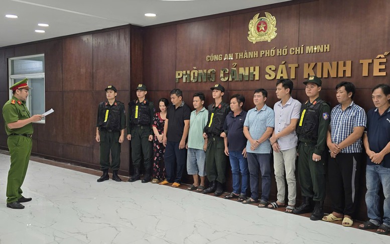 Khởi tố vụ án sản xuất xăng RON A95 giả