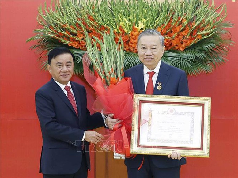 Lễ trao Huy hiệu 45 năm tuổi Đảng tặng Tổng Bí thư Tô Lâm