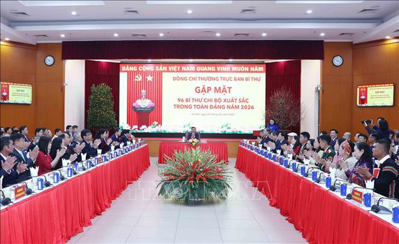 Thường trực Ban Bí thư Trần Cẩm Tú gặp mặt 96 bí thư chi bộ xuất sắc