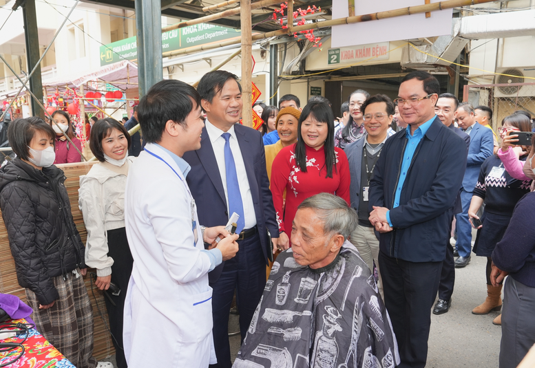 Nhiều chương trình hỗ trợ, sẻ chia với người bệnh dịp cận Tết- Ảnh 1.