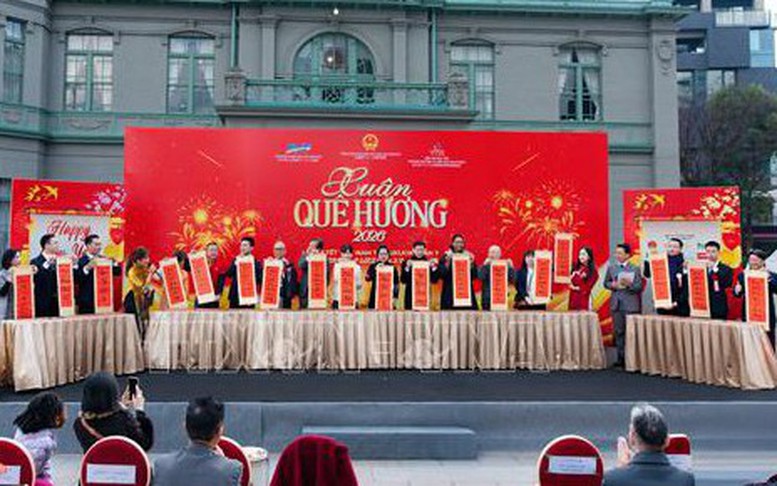 Xuân Quê hương gắn kết cộng đồng người Việt tại các nước