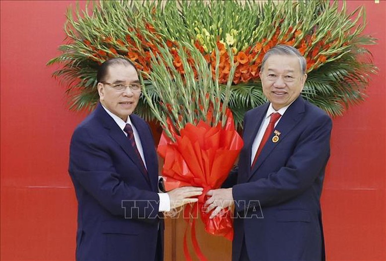 Lễ trao Huy hiệu 45 năm tuổi Đảng tặng Tổng Bí thư Tô Lâm- Ảnh 4.