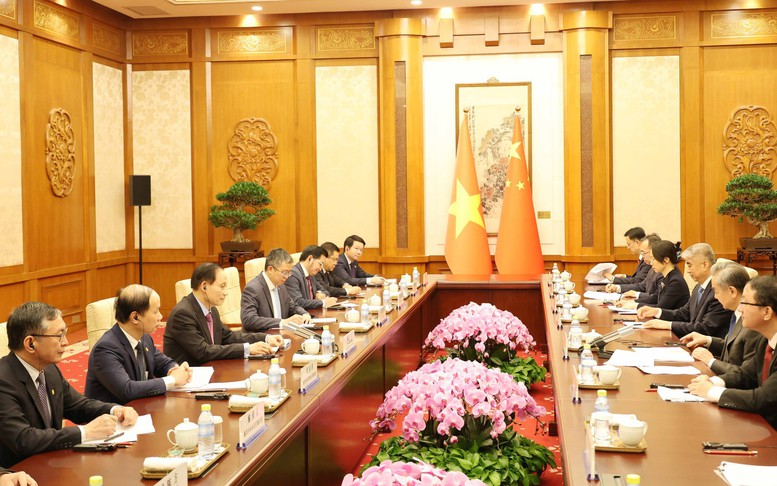 Đặc phái viên của Tổng Bí thư Tô Lâm hội đàm với Bộ trưởng Ngoại giao Trung Quốc Vương Nghị