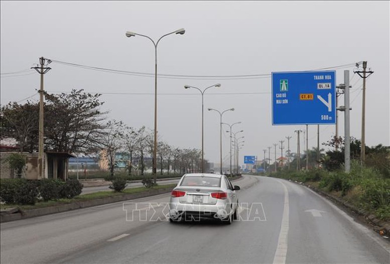 Tạm cấm phương tiện lưu thông trên cao tốc Cao Bồ - Mai Sơn - Quốc lộ 45 - Nghi Sơn do sương mù- Ảnh 1.