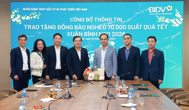 BIDV trao 70.000 phần quà Tết tặng đồng bào nghèo - Ảnh 1.