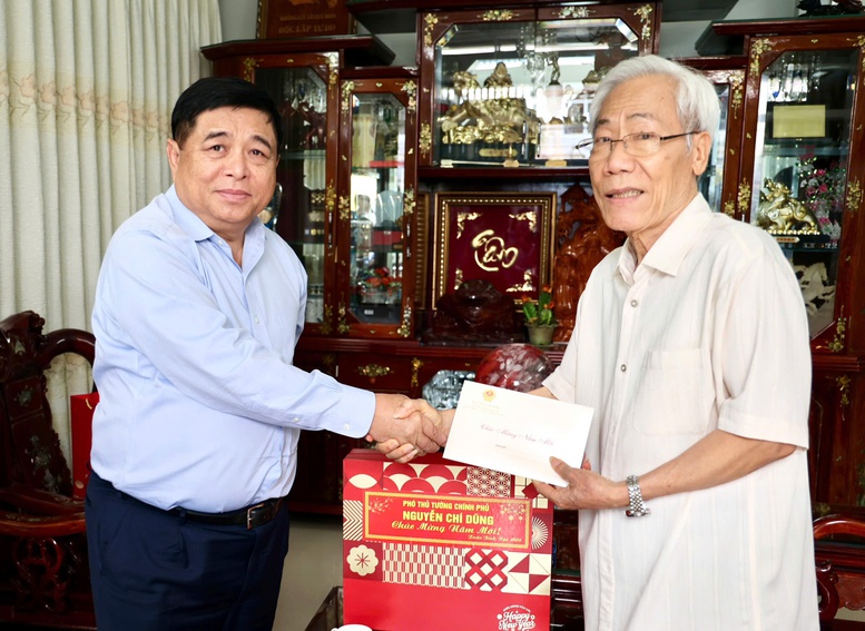 Phó Thủ tướng Nguyễn Chí Dũng thăm, tặng quà nhân dân tỉnh Khánh Hoà- Ảnh 8.