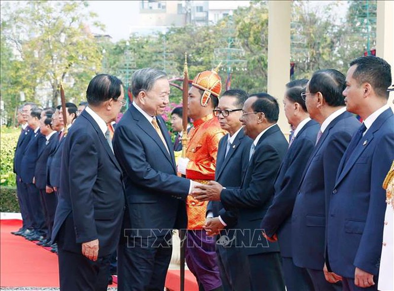 Lễ đón trọng thể Tổng Bí thư Tô Lâm thăm cấp Nhà nước tới Vương quốc Campuchia- Ảnh 4.