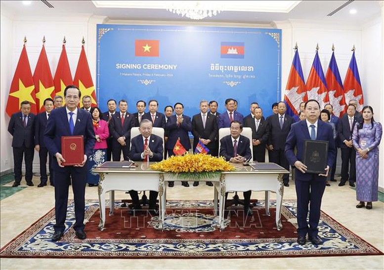 Tổng Bí thư Tô Lâm chứng kiến Lễ ký và trao các văn kiện hợp tác tại Campuchia- Ảnh 3.