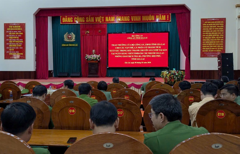 Đối tượng cướp ngân hàng tại Gia Lai bị truy nã về hành vi giết người, luôn mang theo súng- Ảnh 1.