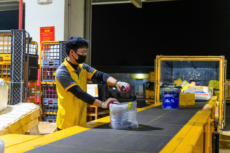 Số bưu gửi tăng đến 30%, các bưu cục giao dịch trung tâm sẽ mở cửa đến hết ngày 15/2- Ảnh 1.