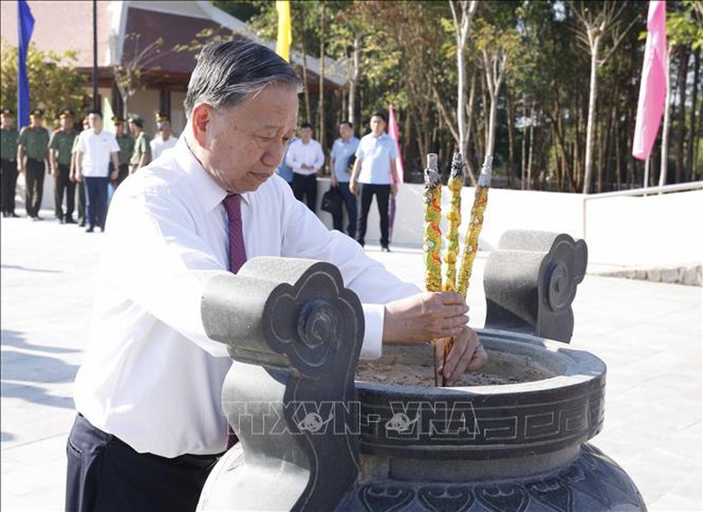 Tổng Bí thư Tô Lâm dâng hương tại Tây Ninh và TPHCM- Ảnh 4.