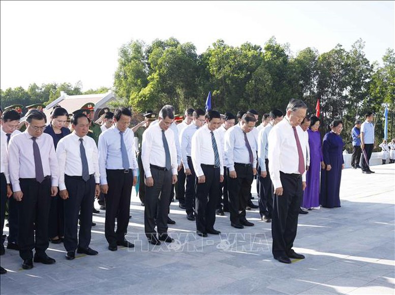 Tổng Bí thư Tô Lâm dâng hương tại Tây Ninh và TPHCM- Ảnh 5.