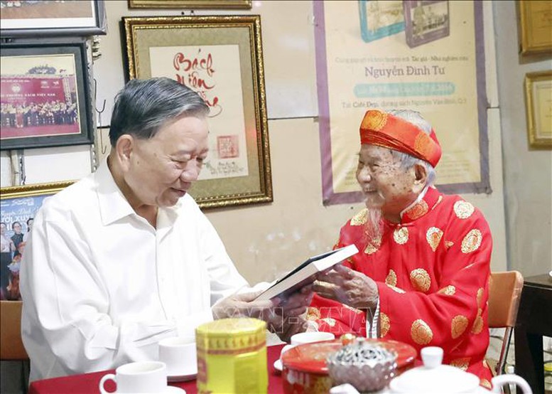 Tổng Bí thư Tô Lâm đến thăm, chúc Tết nhà nghiên cứu Nguyễn Đình Tư- Ảnh 3.