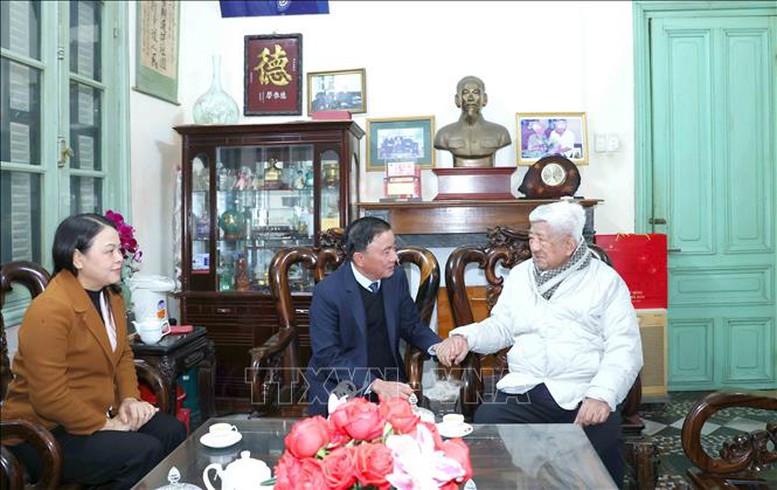 Thường trực Ban Bí thư Trần Cẩm Tú thăm, chúc Tết các đồng chí nguyên lãnh đạo Đảng, Nhà nước- Ảnh 3.
