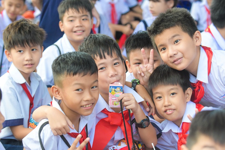 Thông điệp 'Cùng KUN bảo vệ muôn loài' được thiếu nhi toàn quốc hưởng ứng qua màn đồng diễn sân trường- Ảnh 4.