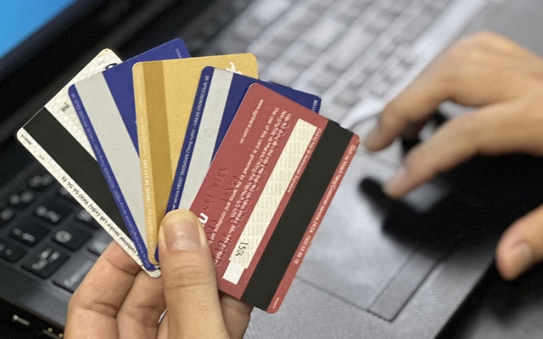 Bộ Công an cảnh báo thủ đoạn lôi kéo sinh viên mở tài khoản ngân hàng, tiếp tay cho tội phạm