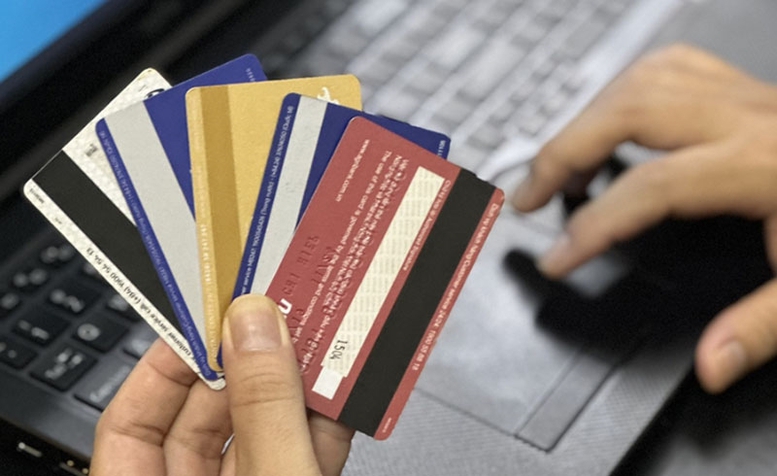 Bộ Công an cảnh báo thủ đoạn lôi kéo sinh viên mở tài khoản ngân hàng, tiếp tay cho tội phạm- Ảnh 1.