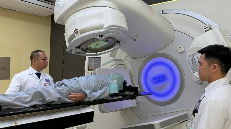 Vận hành hệ thống xạ trị hiện đại, tăng cơ hội điều trị cho người bệnh- Ảnh 1.