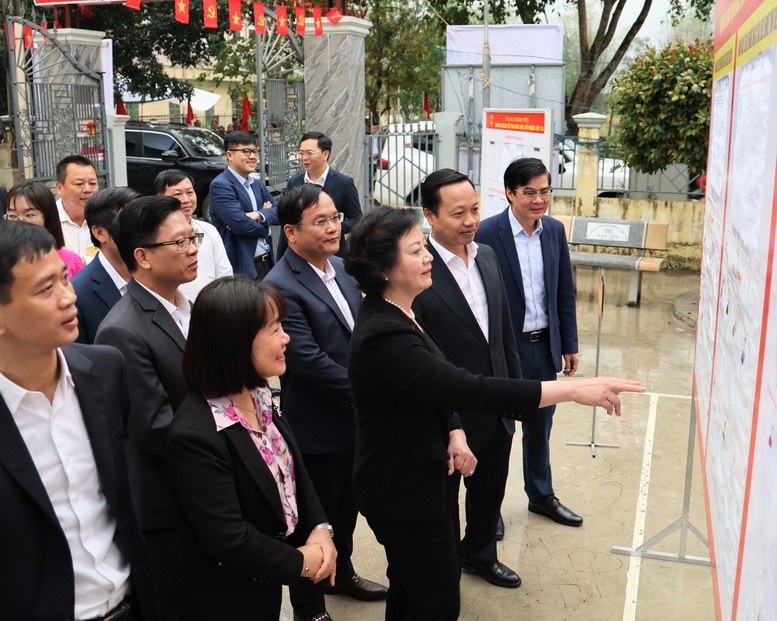 Phó Thủ tướng Phạm Thị Thanh Trà kiểm tra công tác chuẩn bị bầu cử tại Điện Biên- Ảnh 1.