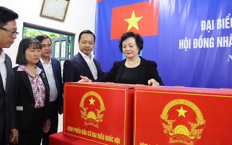 Phó Thủ tướng Phạm Thị Thanh Trà kiểm tra công tác chuẩn bị bầu cử tại Điện Biên