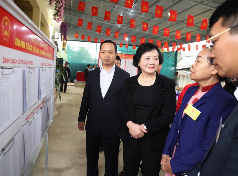 Phó Thủ tướng Phạm Thị Thanh Trà kiểm tra công tác chuẩn bị bầu cử tại Điện Biên- Ảnh 5.