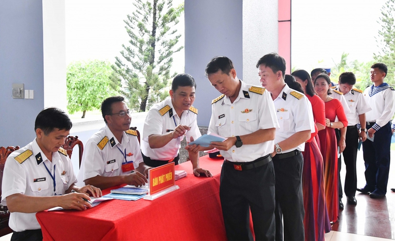 Lữ đoàn 127, Vùng 5 Hải quân tại Phú Quốc tổ chức bầu cử sớm- Ảnh 1.
