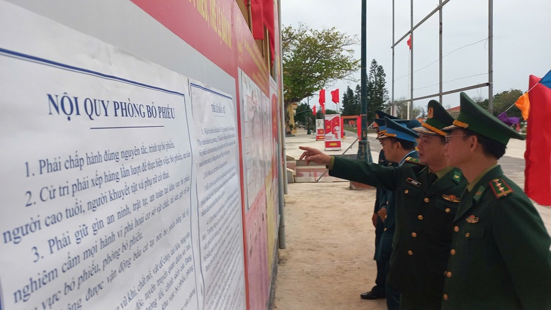 Cử tri đặc khu Bạch Long Vĩ (Hải Phòng) bầu cử sớm- Ảnh 3. Cử tri đặc khu Bạch Long Vĩ (Hải Phòng) bầu cử sớm- Ảnh 3.