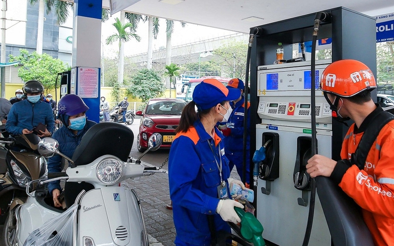 Tiếp tục chi Quỹ bình ổn, giữ nguyên giá xăng dầu