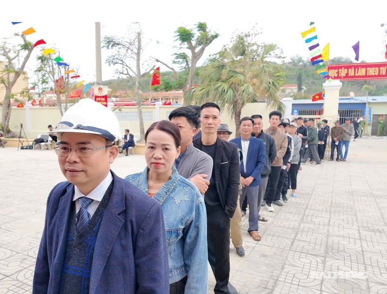 Cử tri đặc khu Bạch Long Vĩ (Hải Phòng) bầu cử sớm- Ảnh 8. Cử tri đặc khu Bạch Long Vĩ (Hải Phòng) bầu cử sớm- Ảnh 8.