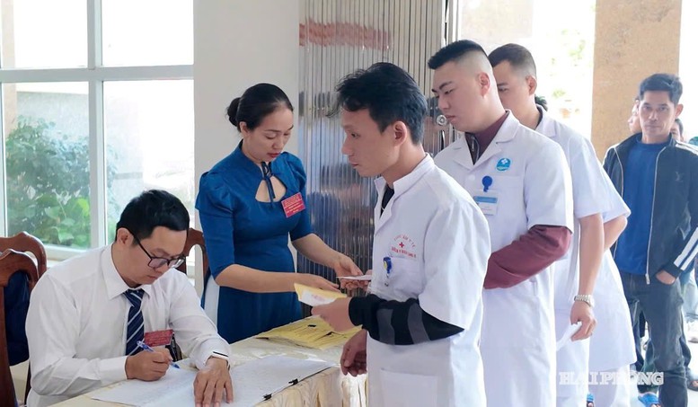 Cử tri đặc khu Bạch Long Vĩ (Hải Phòng) bầu cử sớm- Ảnh 6. Cử tri đặc khu Bạch Long Vĩ (Hải Phòng) bầu cử sớm- Ảnh 6.