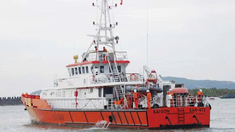 Giải cứu thành công thuyền viên tàu vận tải bị chìm trên biển- Ảnh 1.
