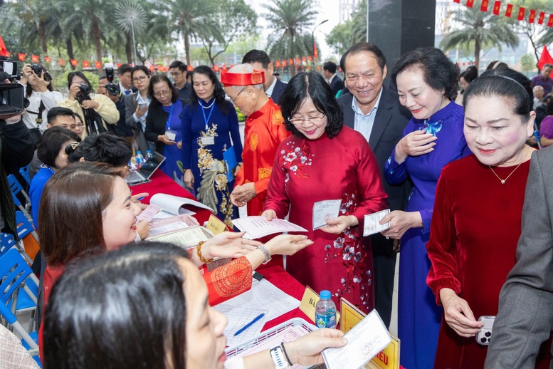 Các đồng chí lãnh đạo Đảng, Nhà nước hòa cùng 'Ngày hội non sông'- Ảnh 5.