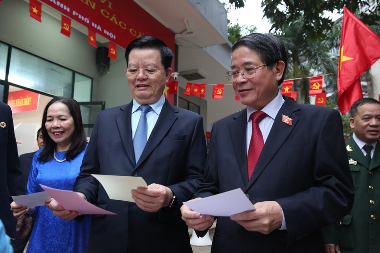 Các đồng chí lãnh đạo Đảng, Nhà nước hòa cùng 'Ngày hội non sông'- Ảnh 11.